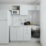 סוויטות עם נוף וצמודות לים במתחם Seaside היוקרתי עם בריכה - By Seaelo